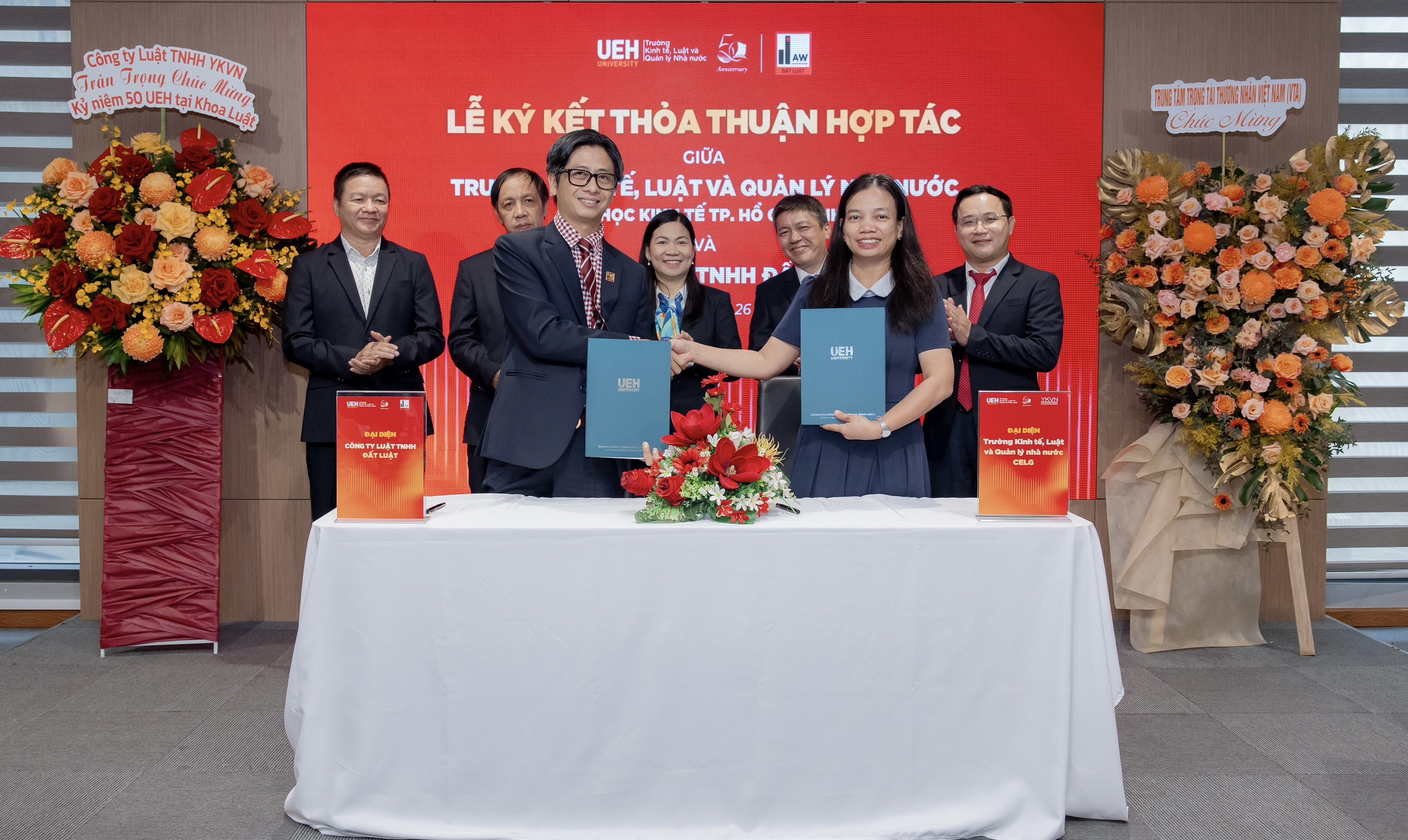 CÔNG TY LUẬT TNHH ĐẤT LUẬT TÁI KÝ THỎA THUẬN HỢP TÁC VỚI KHOA LUẬT - CELG - UEH, TIẾP TỤC ĐỒNG HÀNH TRONG ĐÀO TẠO VÀ PHÁT TRIỂN NGUỒN NHÂN LỰC PHÁP LUẬT